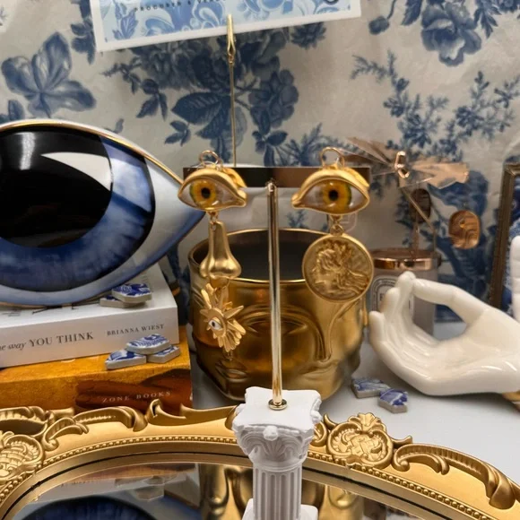 🆕 SCHIAPARELLI for V&A Museum 🧿 NWOT Surrealist Charm Earrings - Yellow Eye - Picture 5 of 17